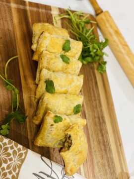 Minced beef filled puff pasteries