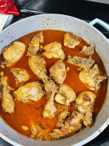 Make chicken korma