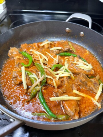 lamb cooked with salt, pepper and tomatoes