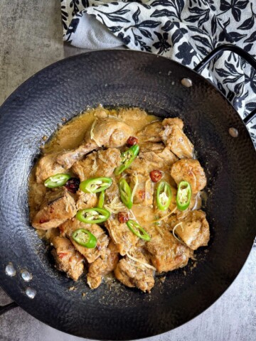 Chicken cooked with yogurt, cream and simple spices to make chicken white karahi