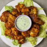 Fried fish with green yogurt chutney